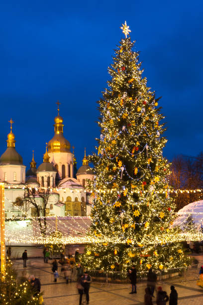 istock Christmas tree in Kiev, Ukraine 879438202