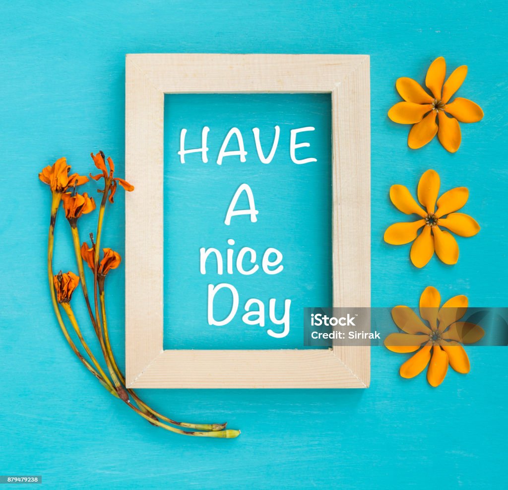 Foto de Tenha Um Bom Dia Cartão Design Com Moldura De Madeira e mais fotos de stock de Amarelo - iStock Foto de Tenha Um Bom Dia Cartão Design Com Moldura De Madeira e mais fotos de stock de Amarelo - iStock