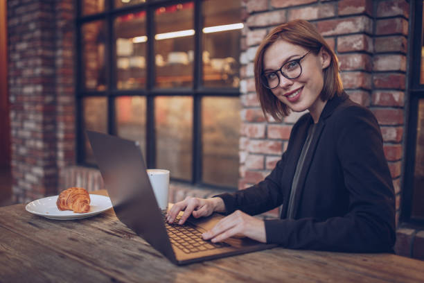 istock Beautiful woman working in the cafe 879484704