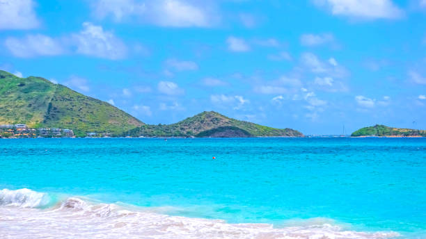 paisajes de playa de saint martin en el caribe - clear sky hong kong island hong kong china fotografías e imágenes de stock