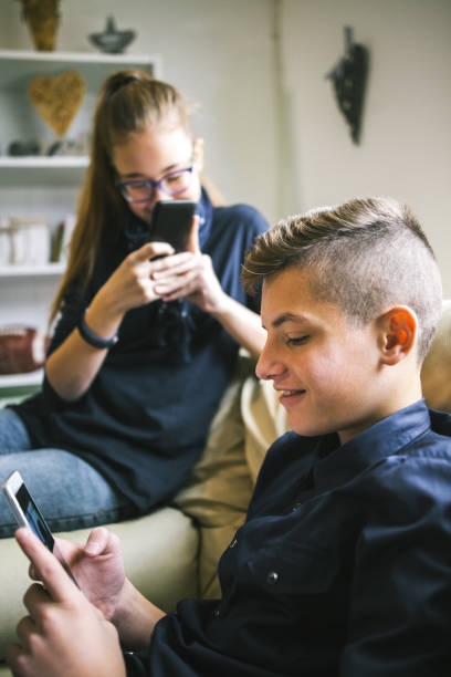 istock Kids playing smartphone 879527060
