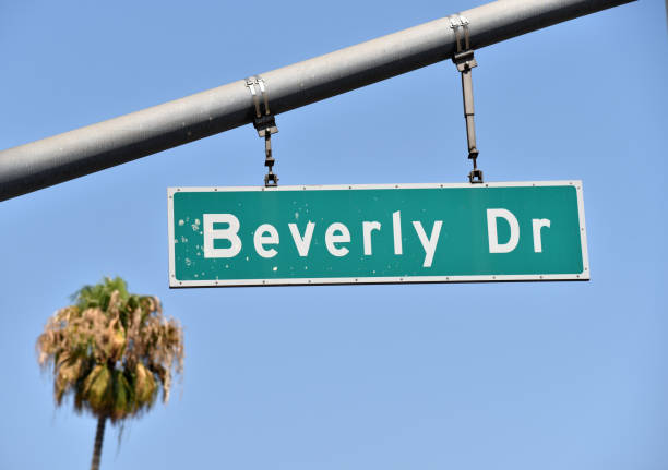 istock Beverly Drive Sign in Beverly Hills 879529726
