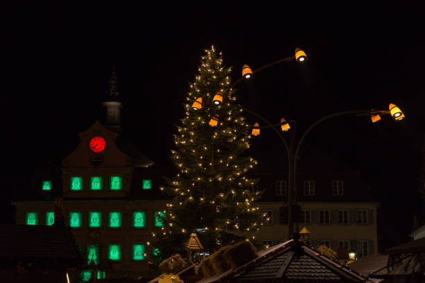 istock christmas tree on a marketplace 879538366