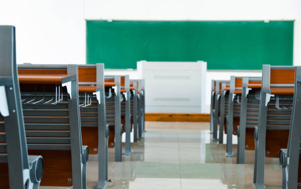istock Desks and chairs in a lecture hall 879598122