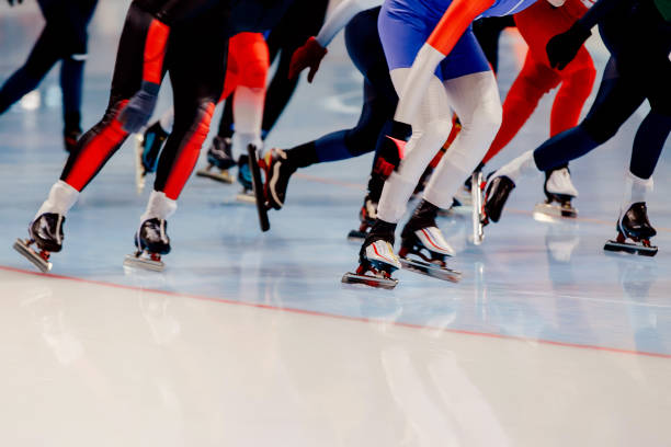 istock mass start competition legs women athletes speed skaters 879611478