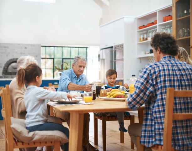 istock The family that eats together, stays together 879619186