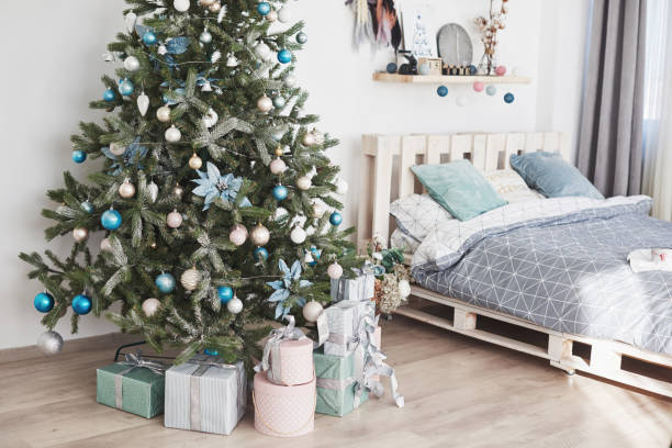 istock Beautiful holdiay decorated room with Christmas tree with presents under it 879651766