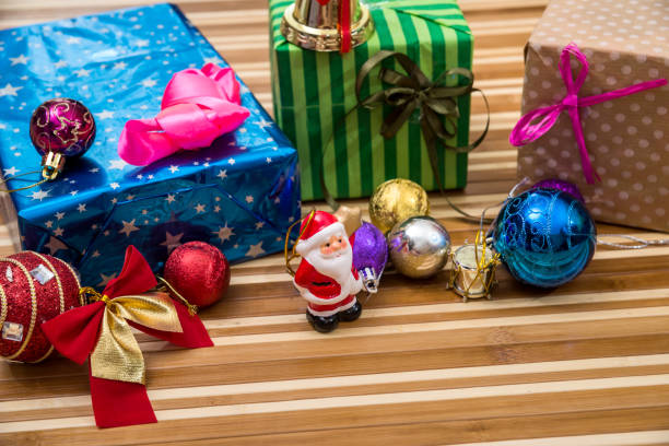 toy canta clous with many xmas present box