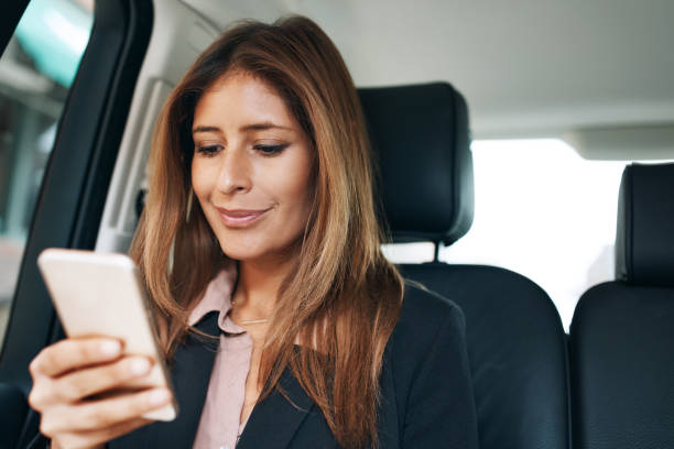 istock Staying in the know on the go 879685060