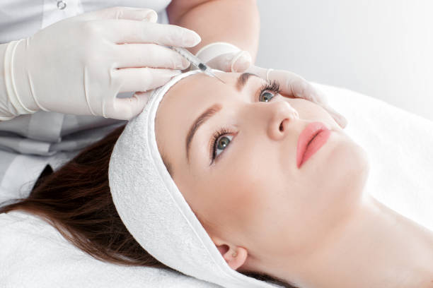 주입을 지 고 하는 여자 - healthcare and medicine beauty spa botox injection hyaluronic acid 뉴스 사진 이미지