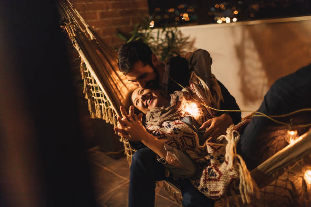 notre soirée romantique - soir romantique terrasse photos et images de collection