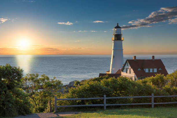 Sunrise at Portland Lighthouse in Cape Elizabeth, Maine One Of The Most Iconic And Beautiful Lighthouses, The Portland Head Light At Sunrise, Portland, Cape Elizabeth, New England, Maine, USA. casco bay stock pictures, royalty-free photos & images