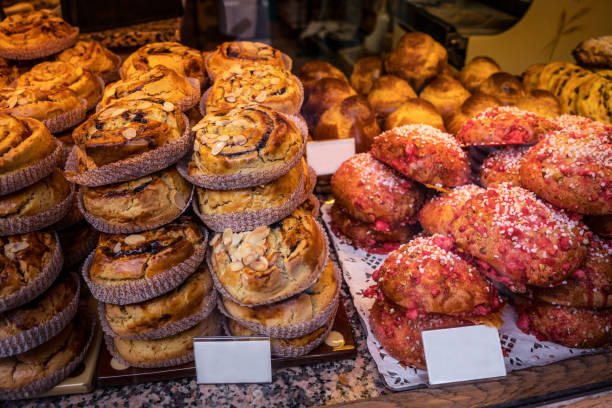istock Grocery market bakery sweets fresh food 879805862