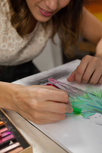 istock Woman painting a sketch 879809220