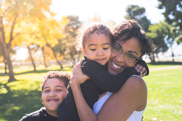 la familia - family single mother black mother fotografías e imágenes de stock