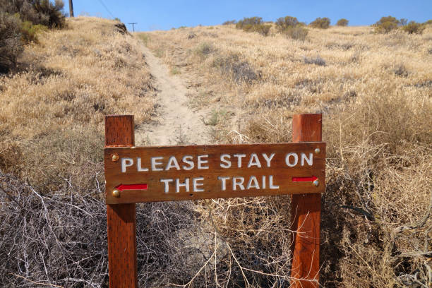 hiking trail sign - natural land state imagens e fotografias de stock