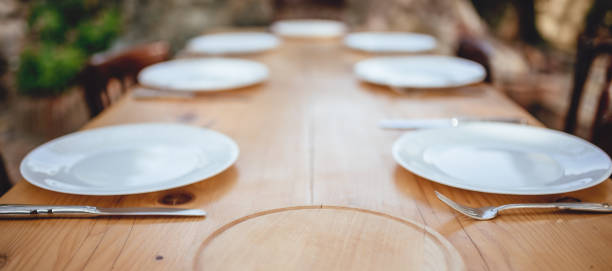 konfiguracja stołu do jadalni na świeżym powietrzu - rural scene zdjęcia i obrazy z banku zdjęć