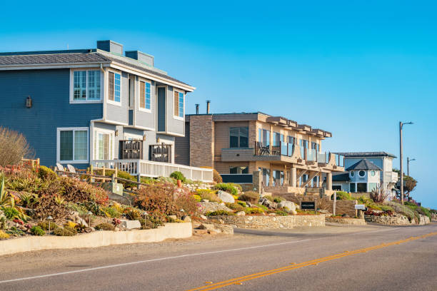 maisons de bord de mer à cambria, californie usa - san luis obispo county photos et images de collection