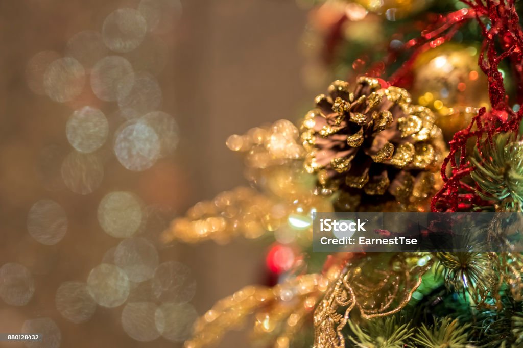Sfondo natalizio con palline natalizie - Soft focus - Foto stock royalty-free di Salutarsi