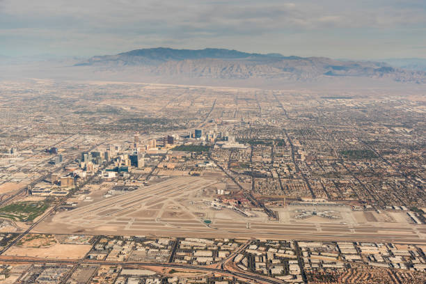istock Smoggy Las Vegas 880150220
