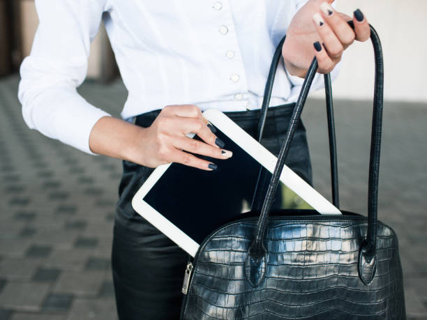 istock e-commerce tablet business woman lifestyle 880195168
