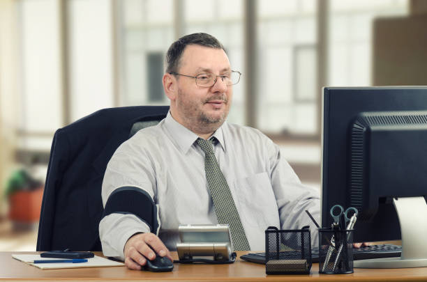 istock Man transmits blood pressure results by internet 880214068