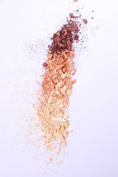 istock Cosmetic Powder Scattered on white background 880277274