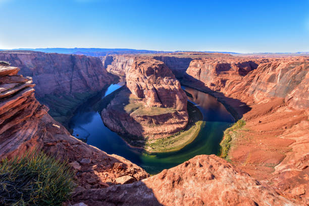 large angle de vue horseshoe bend colorado river - eroded water grand canyon of yellowstone river river photos et images de collection