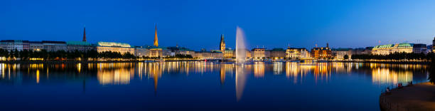 istock Hamburg Binnenalster At Night 880344358