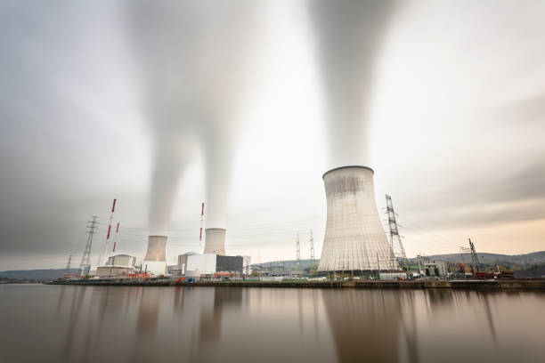 centrale nucleare a lunga esposizione - tihange foto e immagini stock