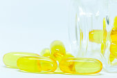 lebertran-omega-3-gel-kapseln-mit-einer-glasflasche-auf-wei%C3%9F-isoliert-auf-wei%C3%9Fem-hintergrund.jpg?b=1&s=170x170&k=20&c=vt2WK3fZyiby5U8p_rwwplfJzFDoypo-wKblUESC98o=