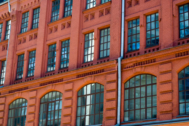istock Industrial house of orange bricks with large windows pattern 880353700