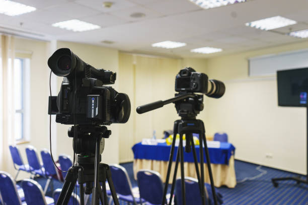 istock Professional video camera mounted on a tripod to record video during a press conference, an event, a meeting of journalists. 880356524