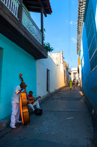 уличные музыканты на кубе - cuba rural scene non urban scene day стоковые фото и изображения