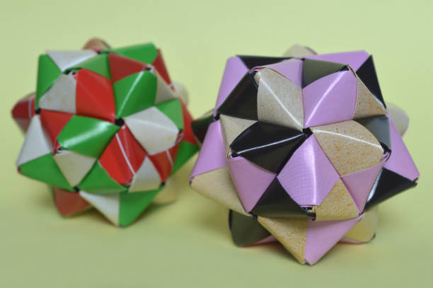 istock Modular origami, sonobe ball 880369400