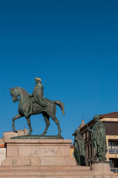 korsyka: szczegóły napoleona i jego czterech braci, pomnik zainaugurowany w 1865 roku na place de gaulle (charles de gaulle square) w ajaccio - corsica statue napoleon bonaparte ajaccio zdjęcia i obrazy z banku zdjęć