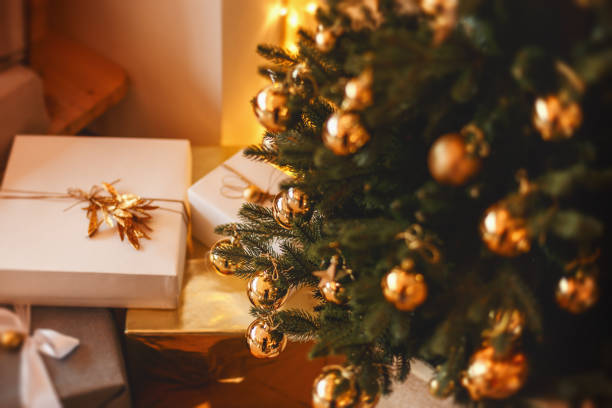 istock Lovely christmas tree with beautifuly packed presents boxes under it 880449954