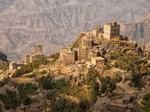 Pueblo de montaña típica en Yemen photo