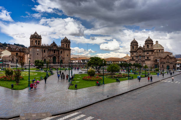 istock Street Scene plaza in Cusco Peru 880591716