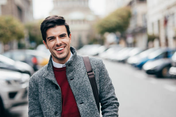 istock Elegant man in the city 880594056
