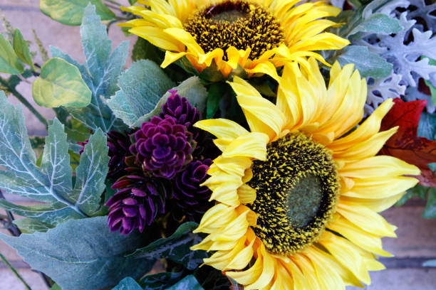istock Holiday wreath with sunflowers 880599008