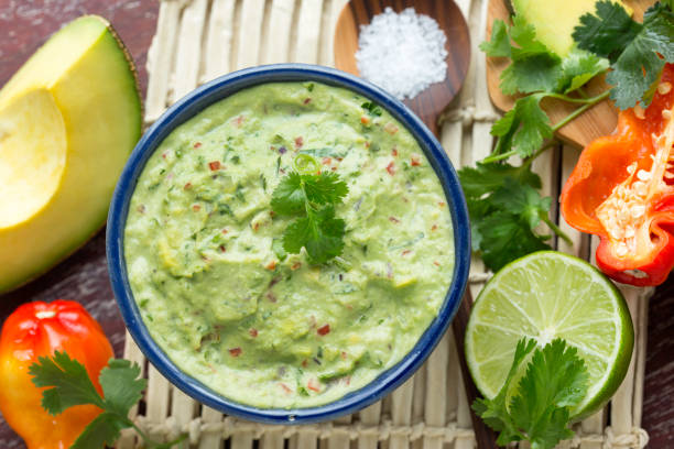 guacamole  - guacamole stock-fotos und bilder