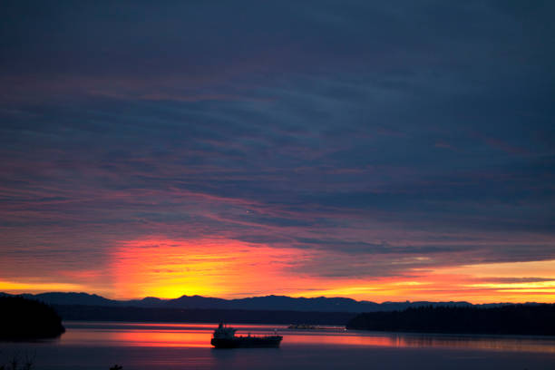 istock Puget Sound Sunrise 880640764