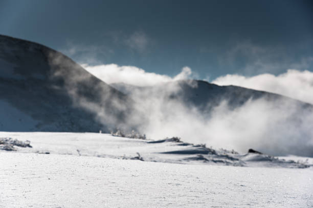 istock Snowy mountain at Murodo 880783786