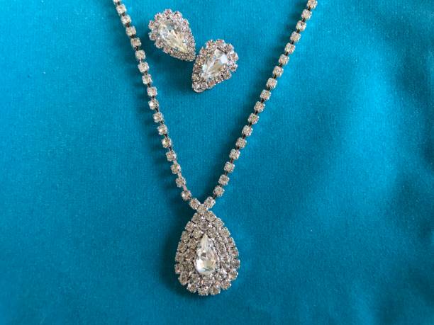 istock Crystal jewelry set 880802238