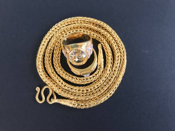 золотое ожерелье личный аксессуар - personal accessory fashion bracelet necklace стоковые фото и изображения