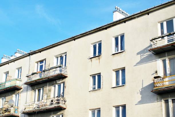 istock Old building in city 880815560