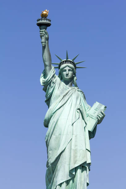 自由の女神像  - clear sky new york state mid atlantic usa usa ストックフォトと画像