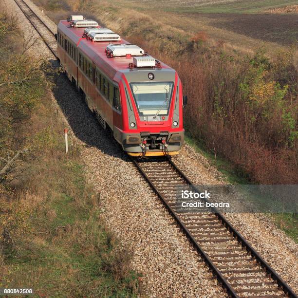 Roter Zug Auf Den Schienen Stockfoto und mehr Bilder von Eisenbahn - Eisenbahn, Schienenverkehr, Serbien