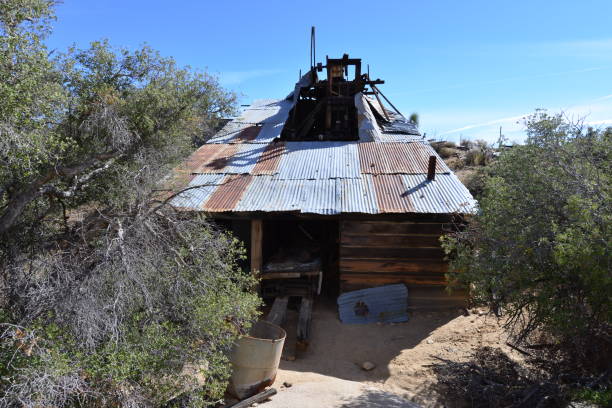 istock Rotting gold mill at the Joshua Tree National park 880851270